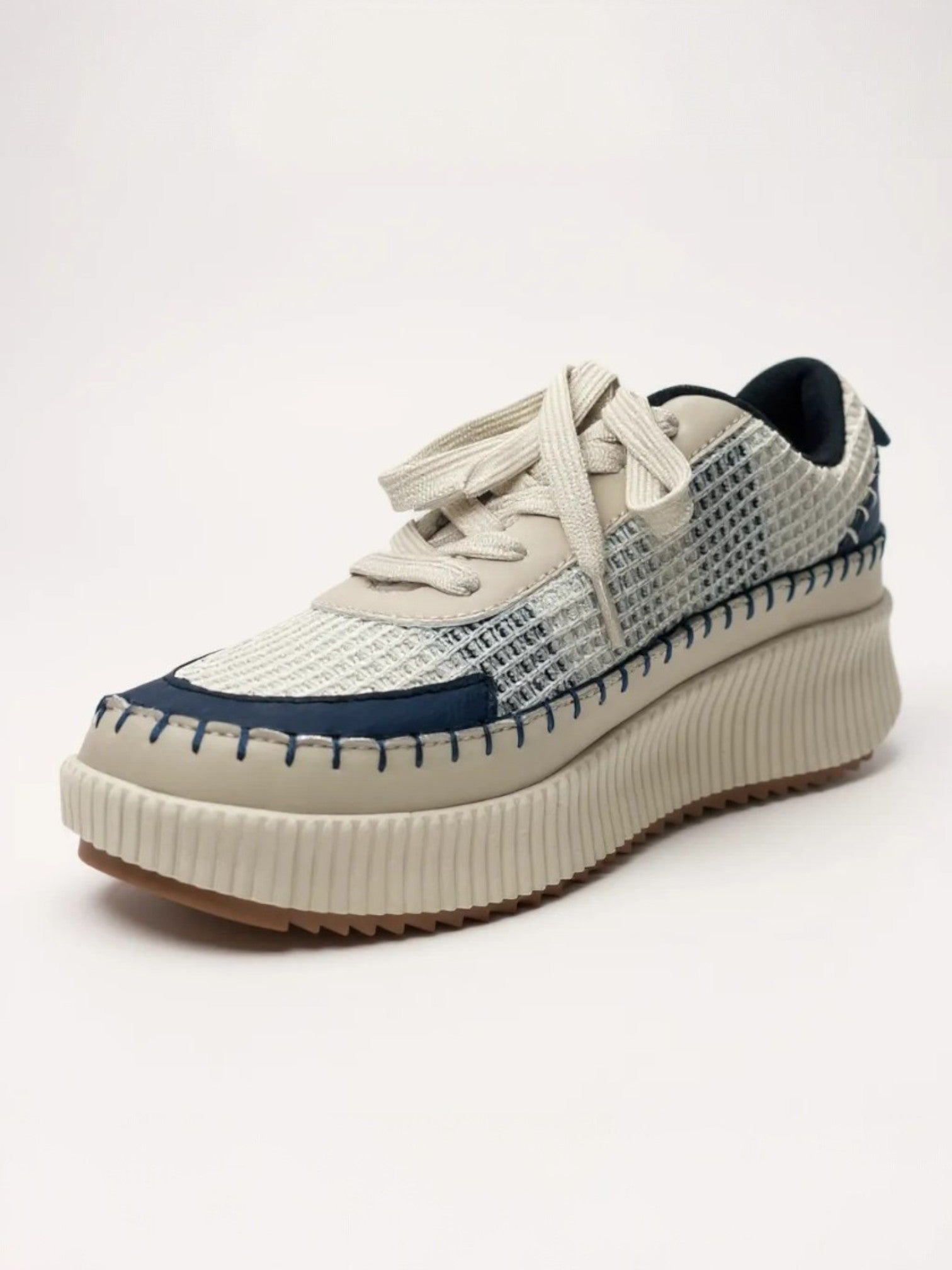 Women Sporty Lace Up Comfort Platform Low Top Sneaker